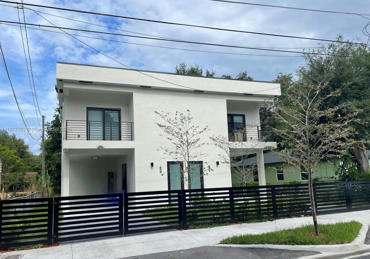 Primary Photo - 5513 NW 5th Ave