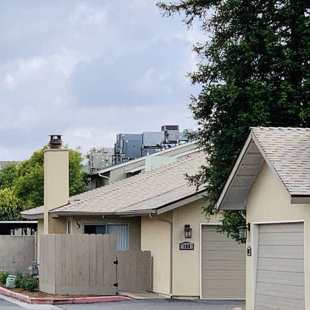 Building Photo - 2900 Peach Ave