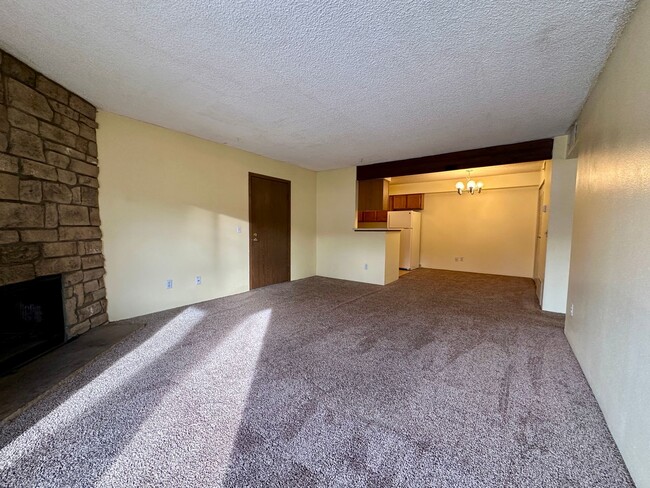 Building Photo - Lovely 1 Bedroom, 1 Bathroom Lakewood Cond...