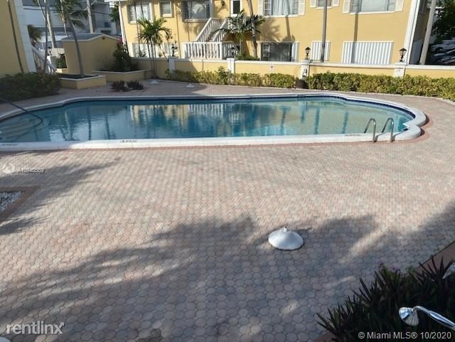 Building Photo - 2 br, 1.5 bath Condo - 5975 N Federal Hwy