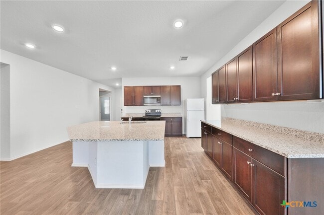 Building Photo - 813 Indigo Wy