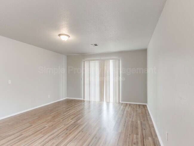 Foto del edificio - 7432 NW 27th St