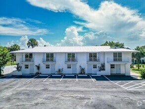 Building Photo - 2305 Tamarind Dr