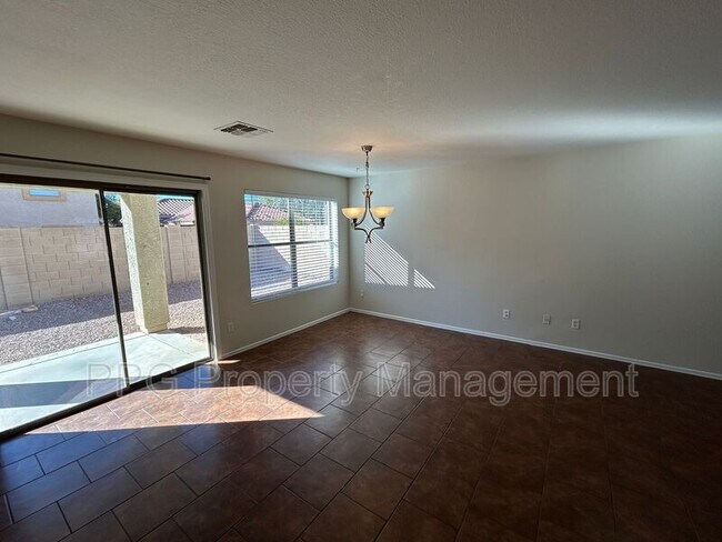 Foto del edificio - 16961 W Marshall Ln