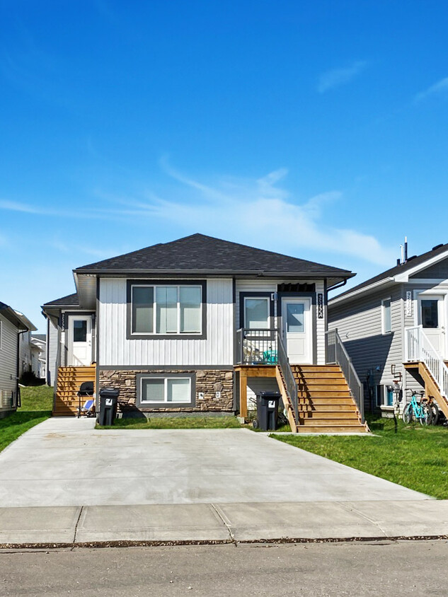 Primary Photo - 9514A-95112 112 Ave