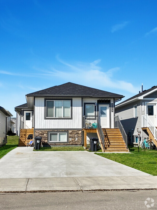 Building Photo - 9514A-95112 112 Ave