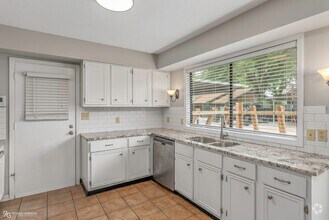 Building Photo - 10112 Carlsbad Dr