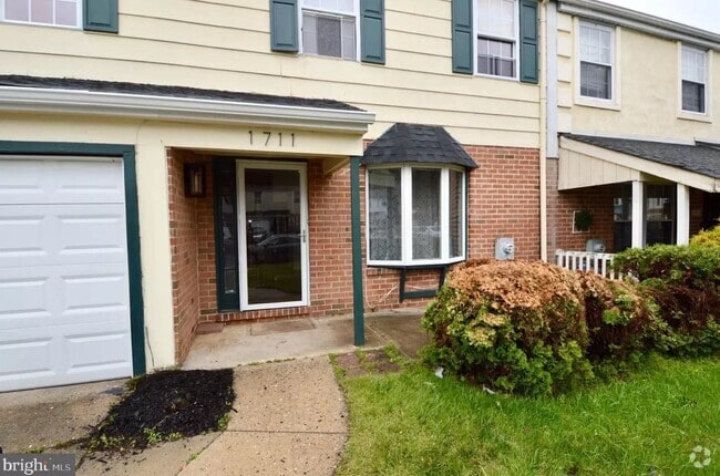 Building Photo - 1711 Brentwood Pl
