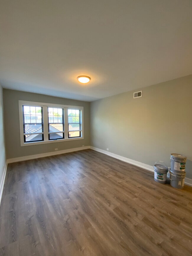 Foto del edificio - 1128 Maple Ave