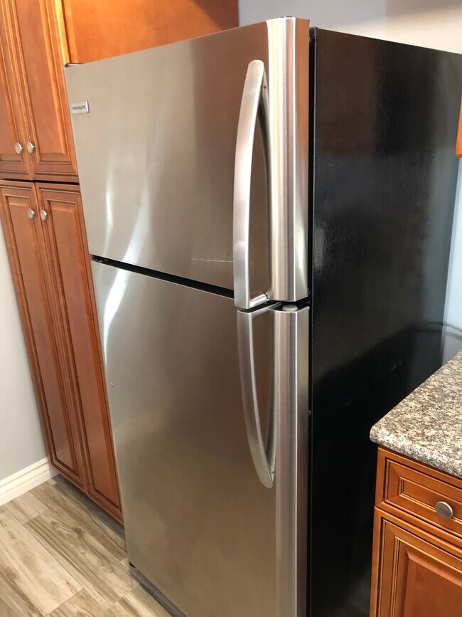 fridge - 5742 Willowcrest Ave