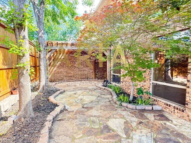 Foto del edificio - STUNNING 3 BED/2.5 BATH BROOKHAVEN DUPLEX!...