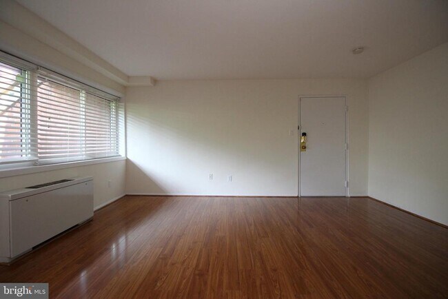 Building Photo - 1511 S George Mason Dr