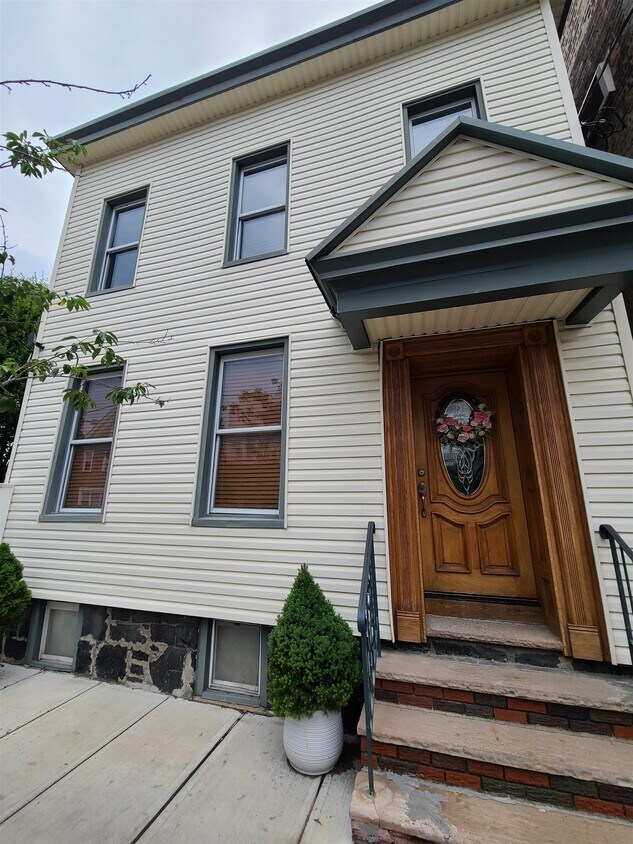 566 35th St Unit 2, Union City, NJ 07087 Condo for Rent in Union City