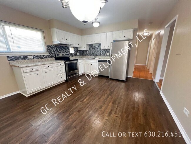 Building Photo - ***LA GRANGE PARK / SPACIOUS / 3 BDRM / 1....
