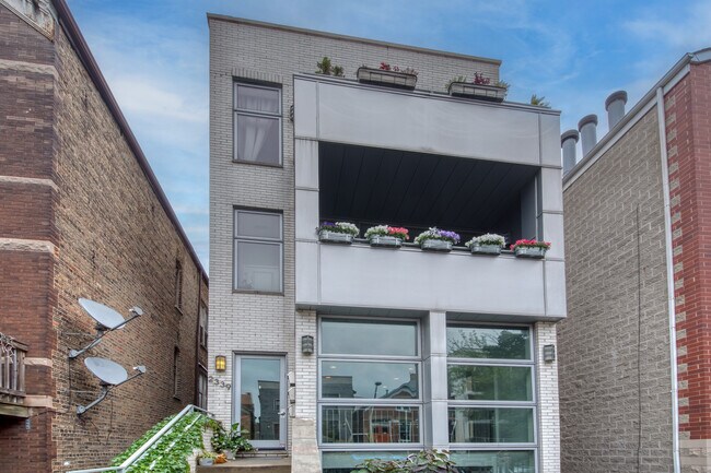 Foto del edificio - 2339 N Leavitt St