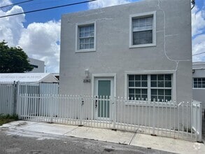 Building Photo - 2260 SW 17th St