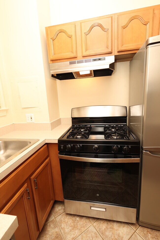 Cocina con gama completa de 30 pulgadas - 1010 25th St NW