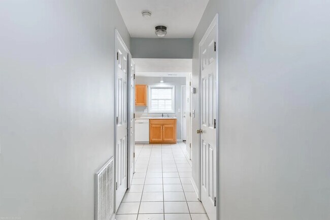 Pasillo de la planta principal - 650 Republic Rd