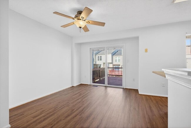 Foto del edificio - 3BR Townhome in Russett | 3 Levels | Walkout Basement + Deck | $2,400/mo** Beautiful 3-level town...
