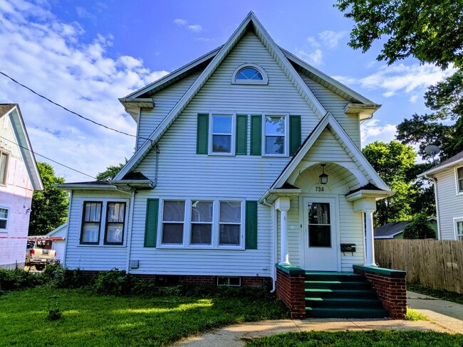Building Photo - 734 Vernon Ave