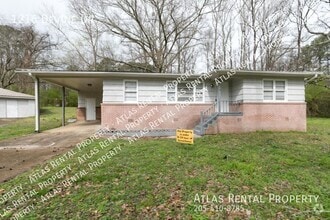 Building Photo - 1216 Devine Dr