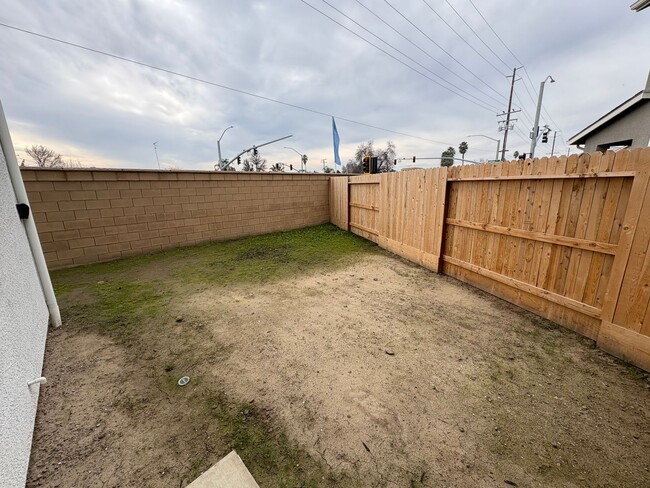 Building Photo - Woodside Home in NW Visalia near shopping ...