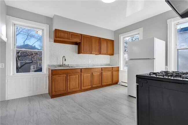 Building Photo - 352 Orms St