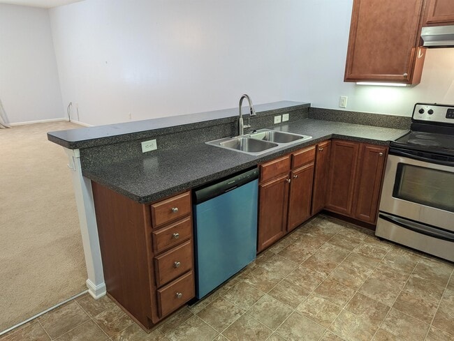 Building Photo - 920 Southmoor Dr