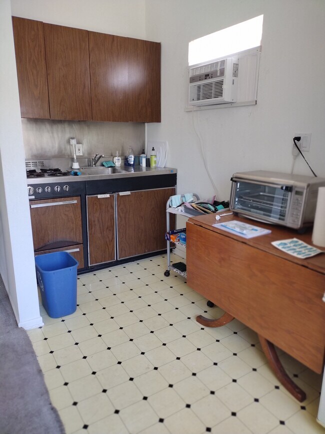 kitchen - 235 N Kenter Ave