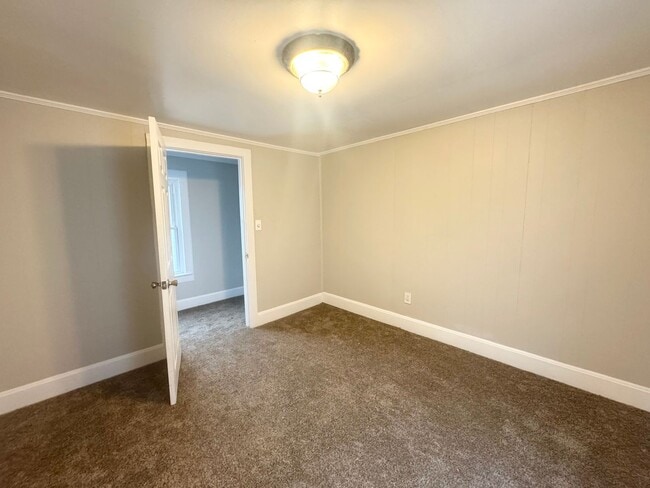 Building Photo - 711 Parsonage St