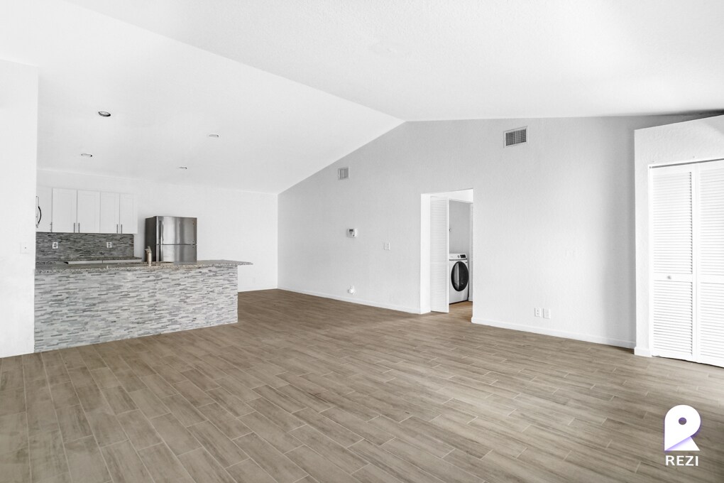 Foto principal - 13900 Folkestone Cir