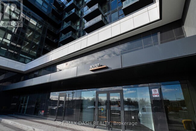 Building Photo - 1037 The Queensway