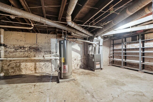 Foto del edificio - NEW 4-Bed Home with Modern Updates & Extra...