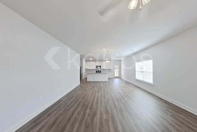 Building Photo - 8025 Hendrick Dr