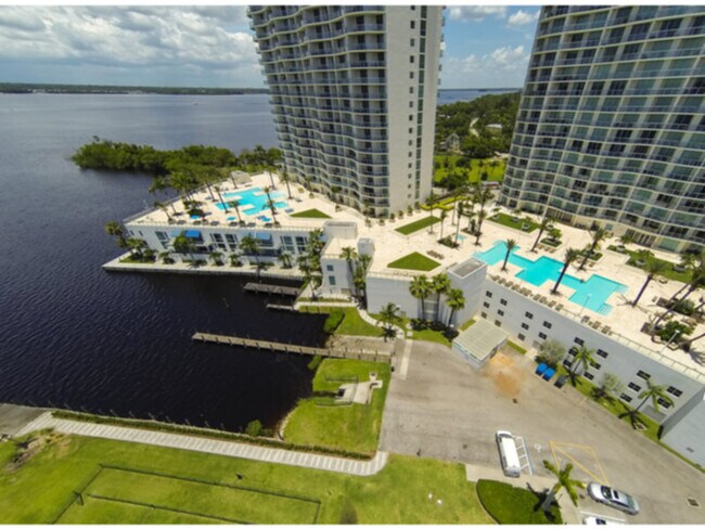 Foto del edificio - LVT Flooring, Cable and Internet Included!