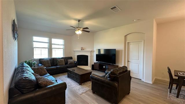 Foto del edificio - 631 Maverick St