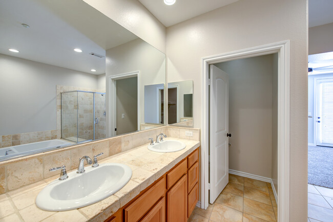 Baño - Rancho Serrano - Townhomes