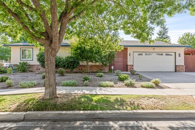 Building Photo - 2018 W Los Altos Ave