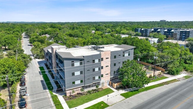 Foto del edificio - 100 Mockingbird Ln