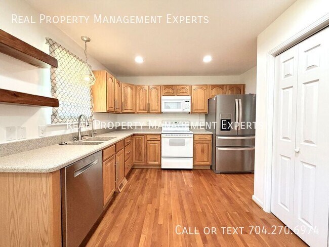 Building Photo - 3733 Hayden Dr