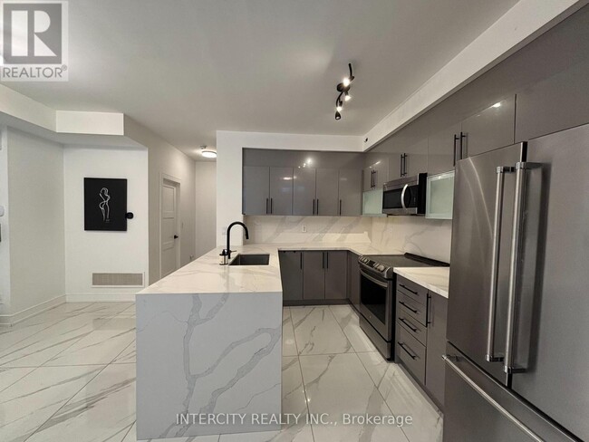 Building Photo - 7 Brighton Pl