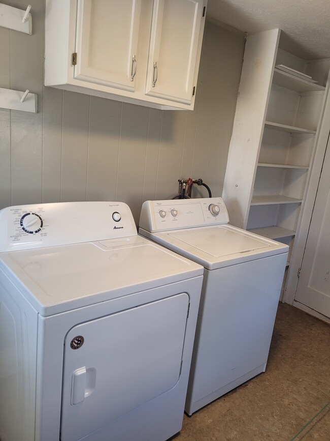 Laundry Room - 606 Ward St