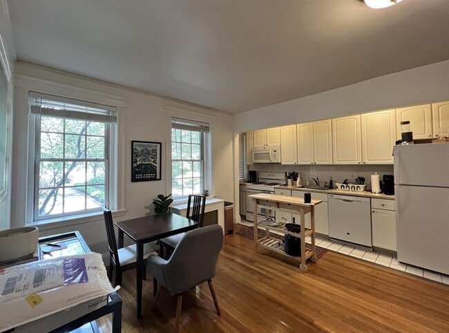 Foto del edificio - 852 Massachusetts Ave