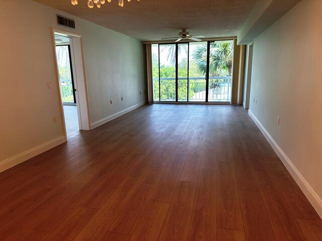 Foto del edificio - 2601 Village Blvd