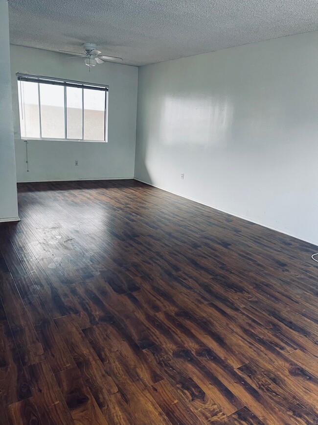 Foto del edificio - 114 S Irena Ave