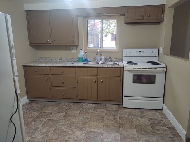 Kitchen - 160 Madison Ave