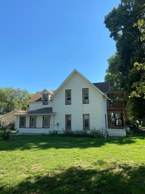 1138 Oak Ave, Crete, NE 68333 Condo for Rent in Crete, NE