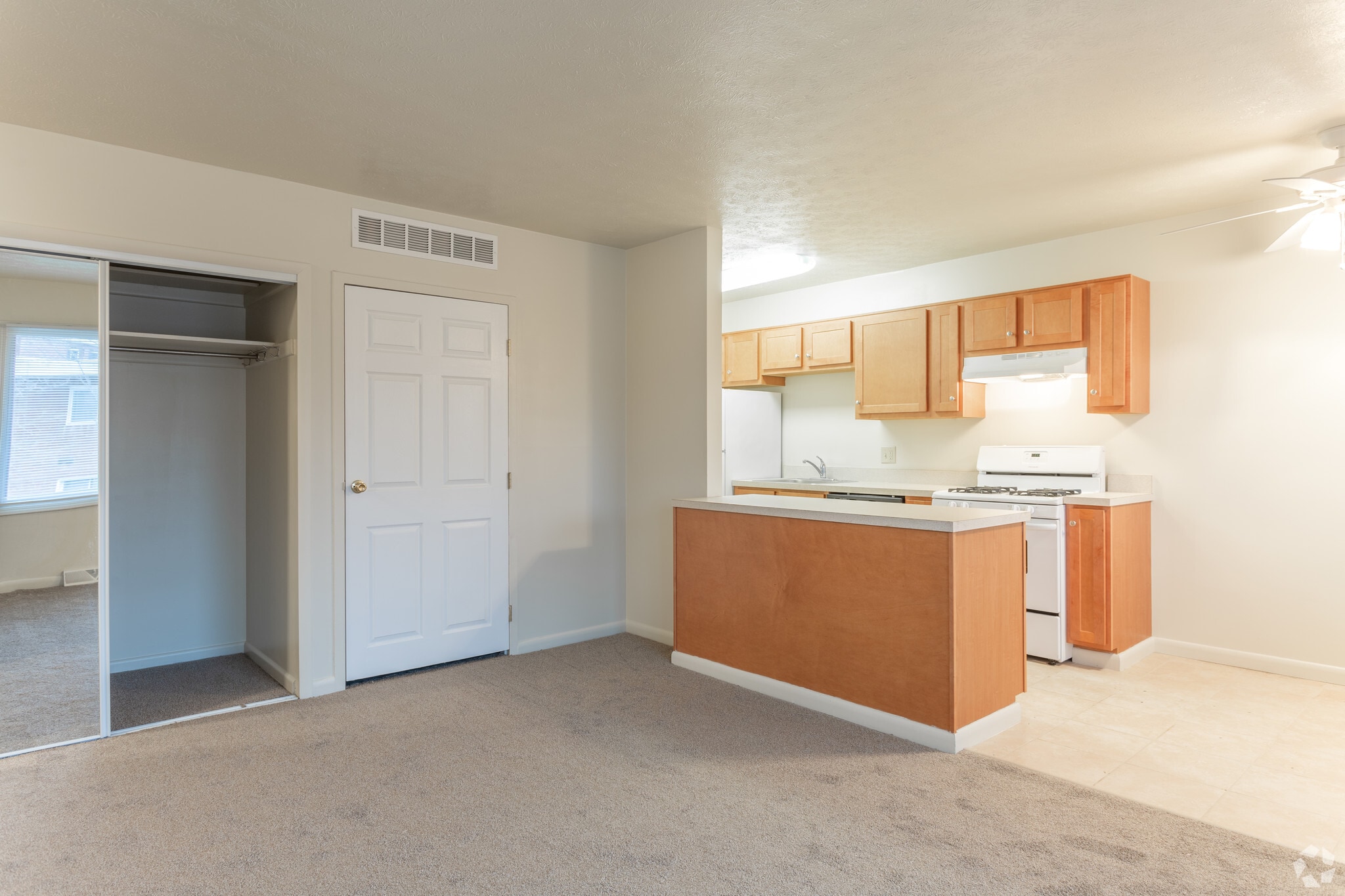 Chamberlain and Lawnfair Apartments – photo 5