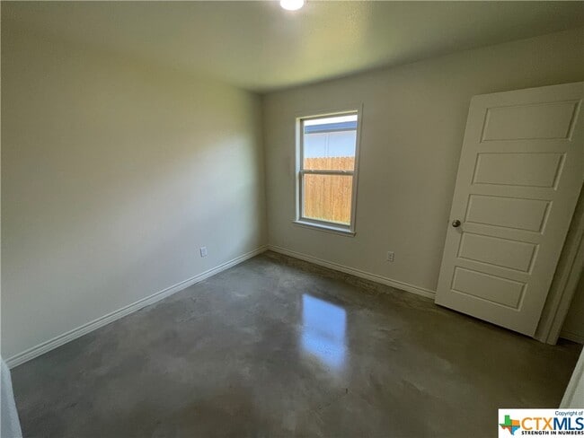 Building Photo - 922 Cilantro Rd