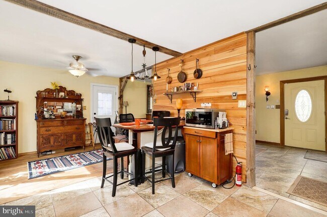 Building Photo - 7221 Hillview Dr